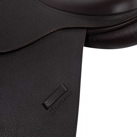 Silla de salto "CUERO FRANCÉS MARTILLADO" de EQUESTRO