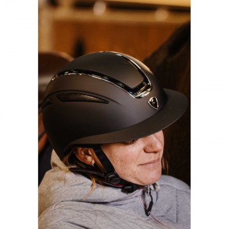 Casco de equitación "AGRIS VISERA ANCHA BLACK" de EQUITHÈME