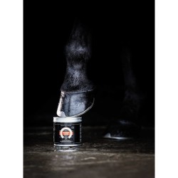 Bálsamo negro para cascos"CORNUCRESCINE" de CARR & DAY & MARTIN 2