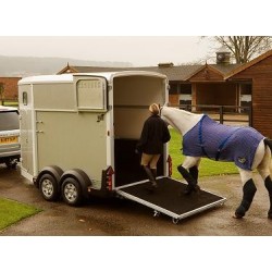 Remolque para caballos HB511 de Ifor Williams